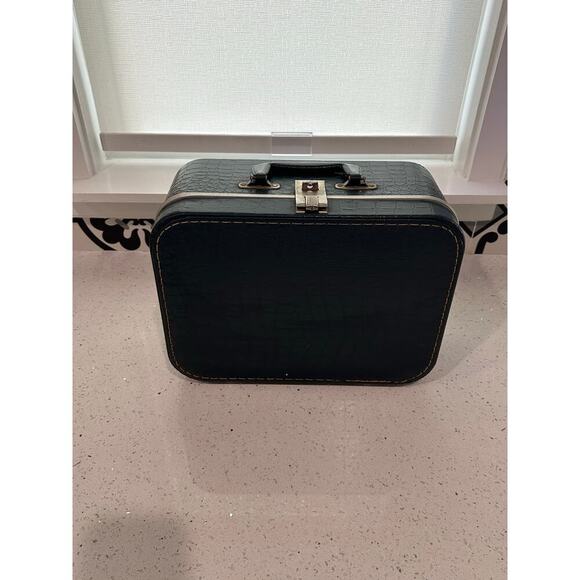 Vintage Traincase ~ Blue Makeup or Toiletries Case 1950’s or 1960’s - Picture 2 of 6